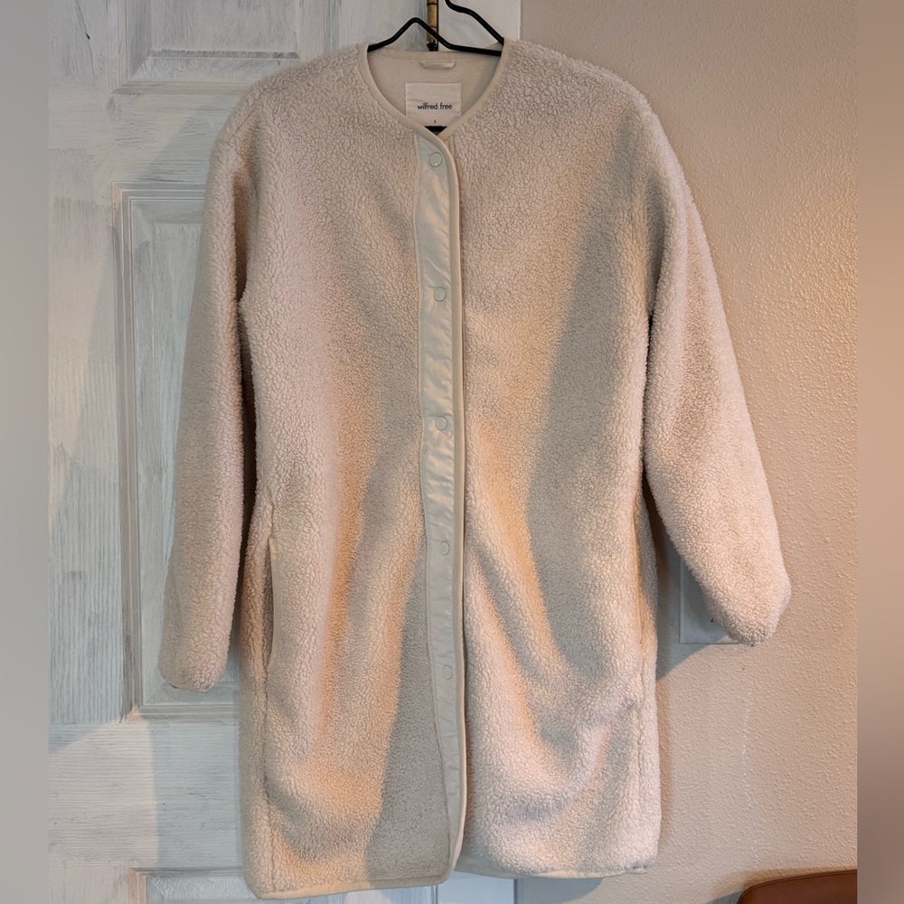 EUC Aritzia Wilfred Free White Sherpa Fleece Button-Up Sweater Jacket Coat